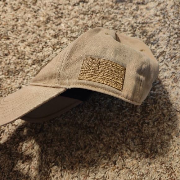 Under Armour adjustable hat - Picture 2 of 4